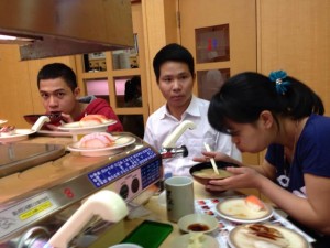 Một bữa trưa vội vàng trước lúc đi làm